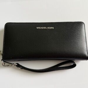 Michael Kors Jet Set Travel Large Continental Leather Wallet